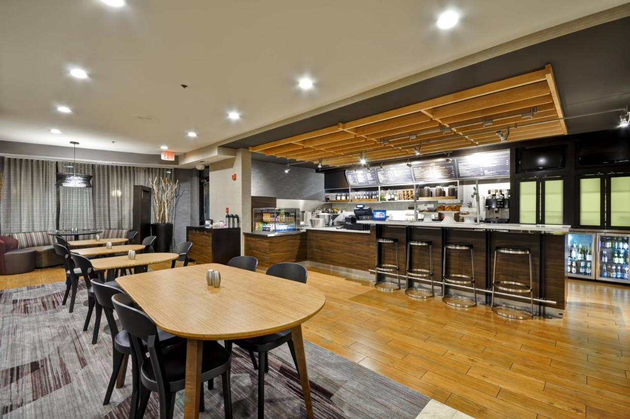 Courtyard By Marriott Jacksonville Airport/ Northeast Экстерьер фото