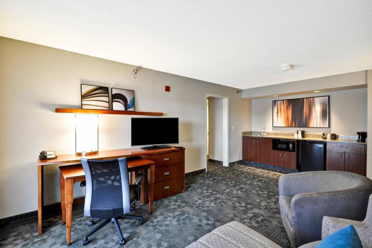 Courtyard By Marriott Jacksonville Airport/ Northeast Экстерьер фото