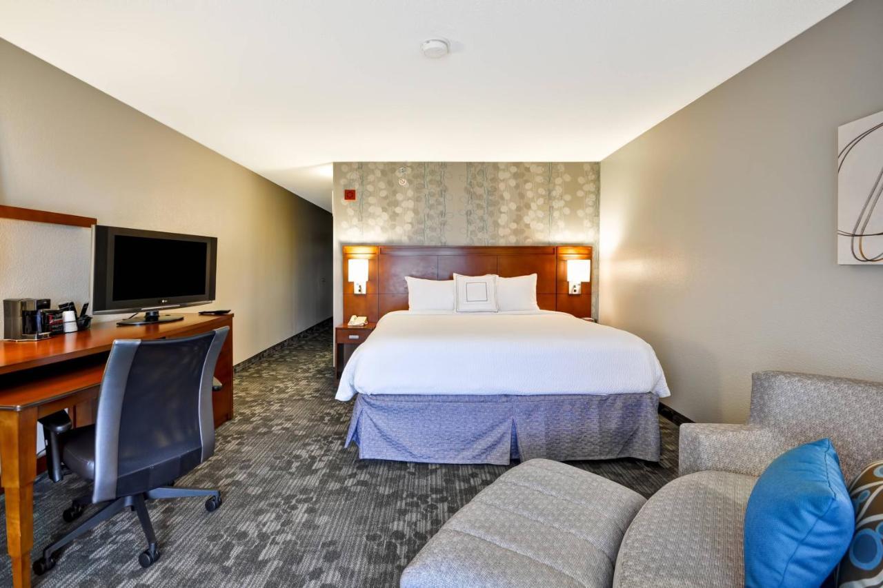 Courtyard By Marriott Jacksonville Airport/ Northeast Экстерьер фото