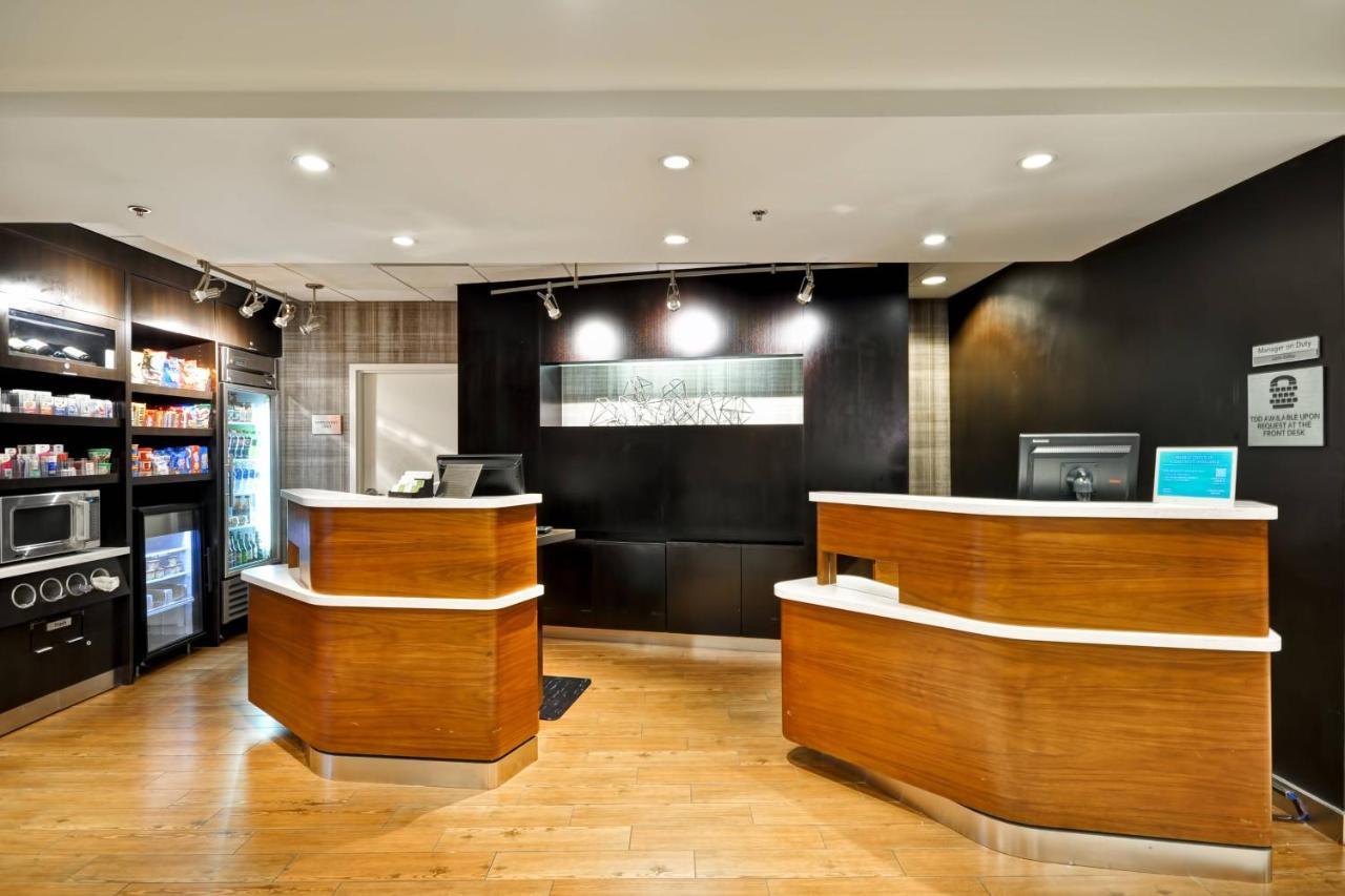 Courtyard By Marriott Jacksonville Airport/ Northeast Экстерьер фото