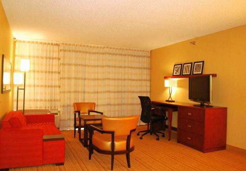 Courtyard By Marriott Jacksonville Airport/ Northeast Экстерьер фото