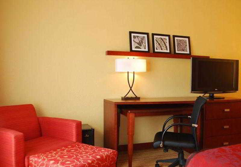 Courtyard By Marriott Jacksonville Airport/ Northeast Экстерьер фото